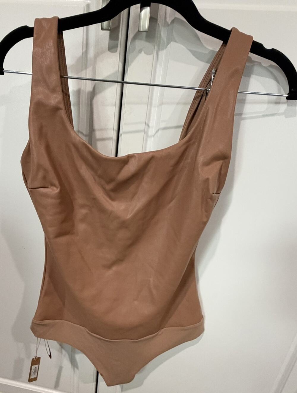 NWT SKIMS Scoop Neck Sienna Pleather Thong Bodysuit Women's Medium